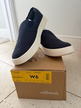 Allbirds Cruiser Slip-On in Corduroy in Dark Navy (Stony Cream Sole) Size 6